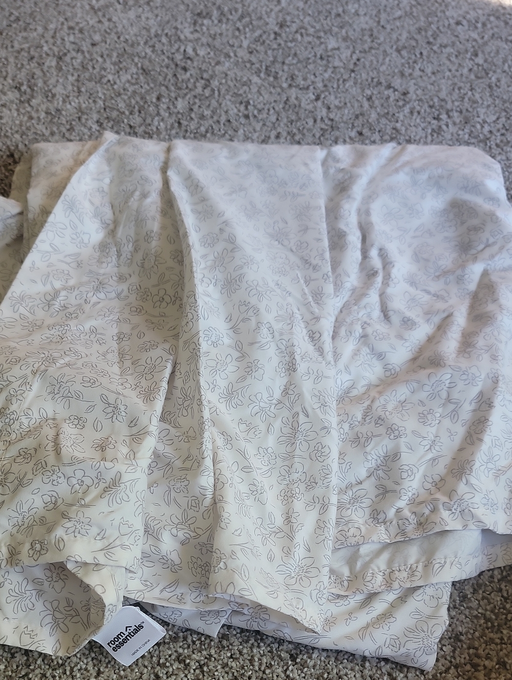 Twin Sheets - Picture 1 of 6